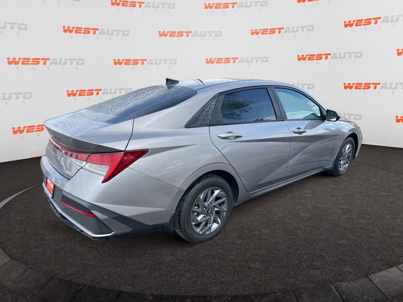 Used 2024 Hyundai Elantra Blue FWD image 5
