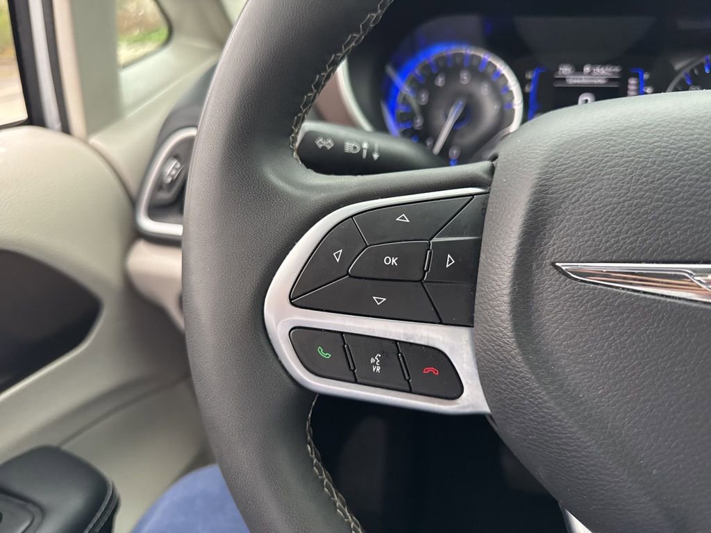 Used 2024 Chrysler Voyager LX image 18