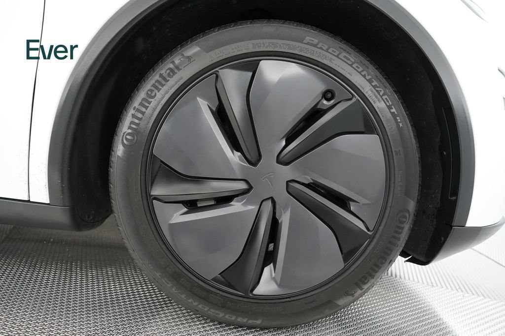 Used 2026 Tesla Model Y AWD image 18