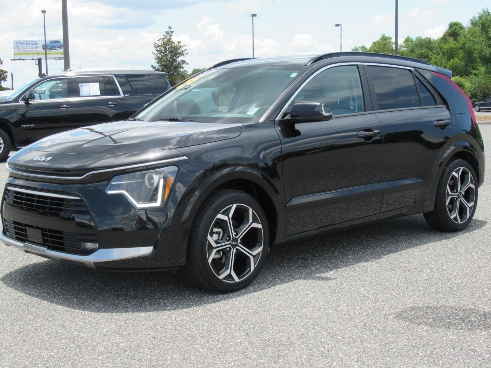 Used 2025 Kia Niro EX Touring FWD image 3