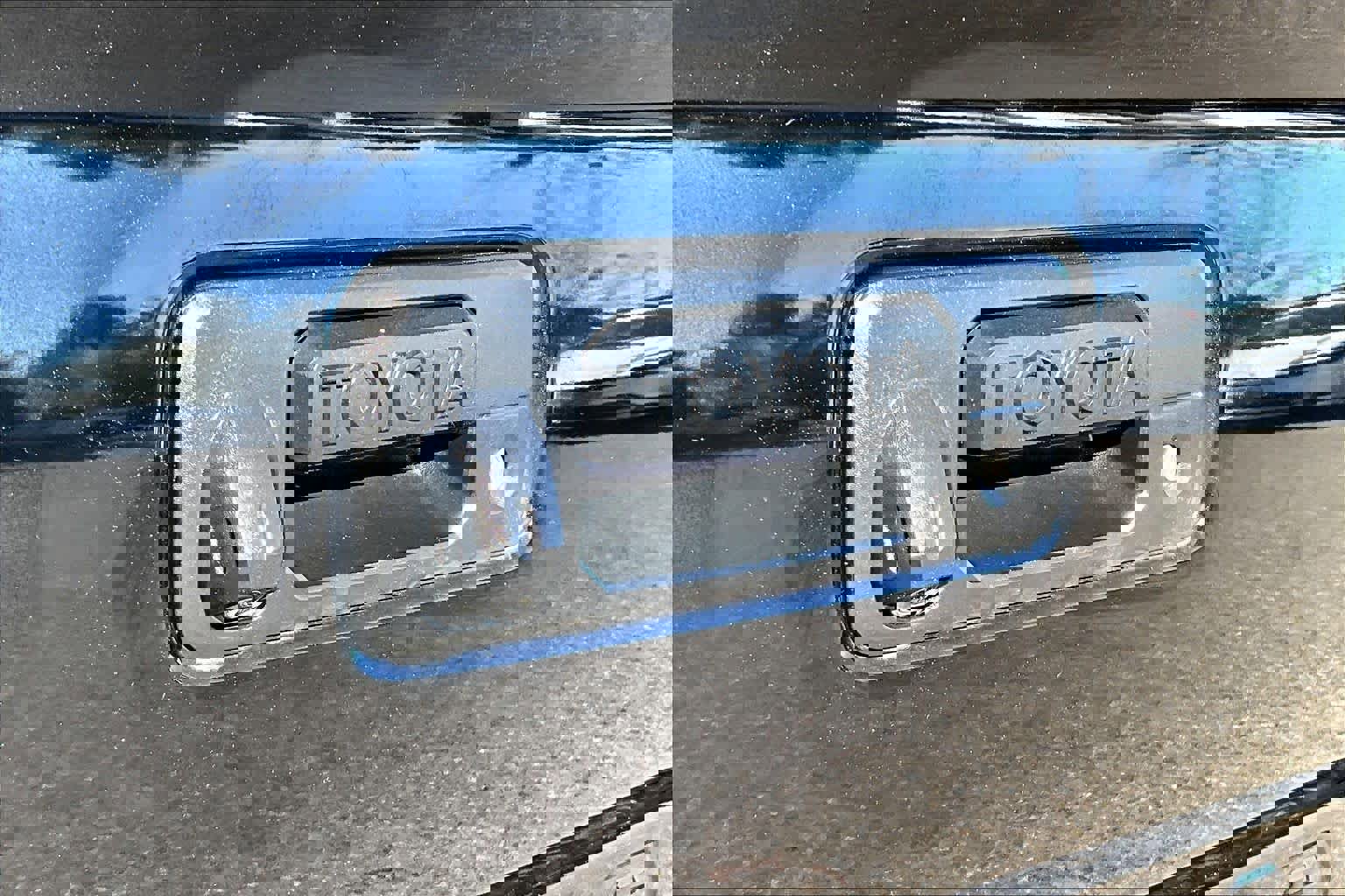 Certified 2018 Toyota Tacoma SR w/ SR Convenience Package image 9