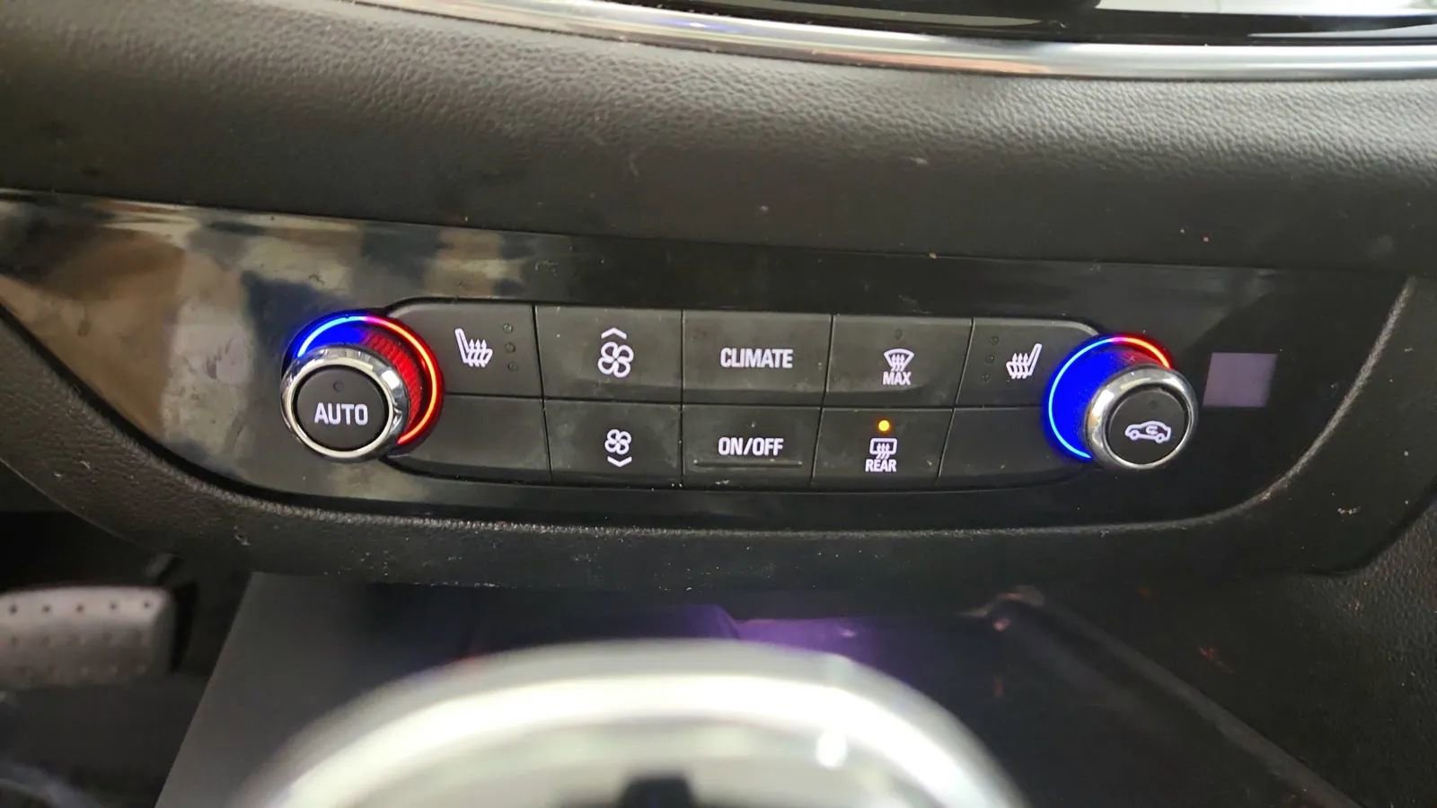 Used 2019 Buick Enclave Essence image 37