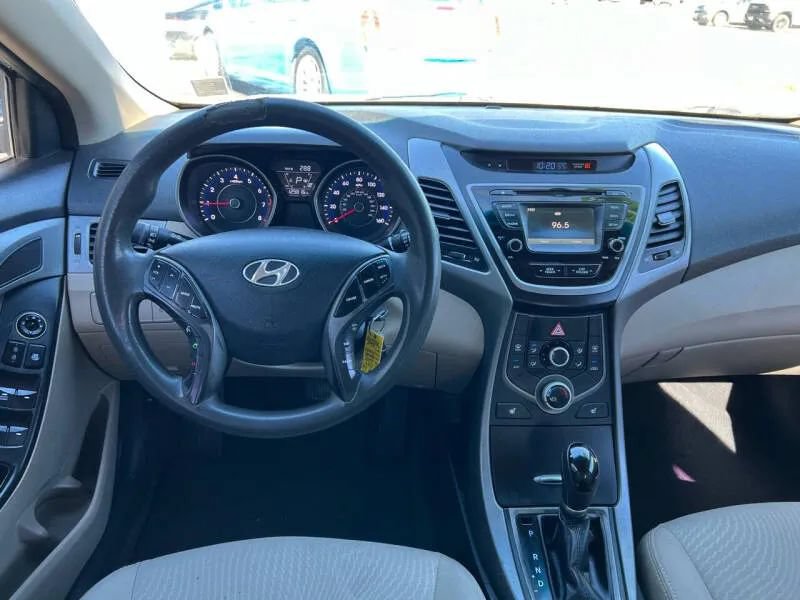 Used 2014 Hyundai Elantra SE w/ Option Group 02 FWD image 16