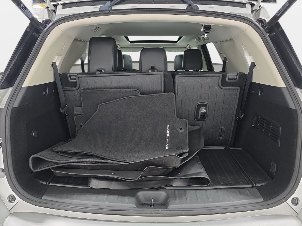 Used 2024 Nissan Pathfinder Platinum w/ Cargo Package AWD/4WD image 33