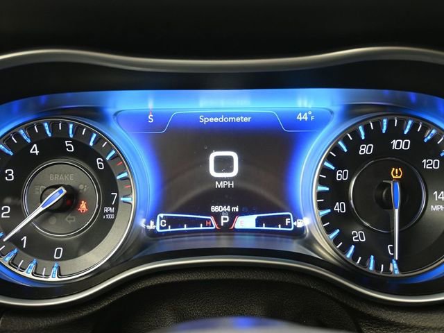 Used 2022 Chrysler 300 Touring L image 39