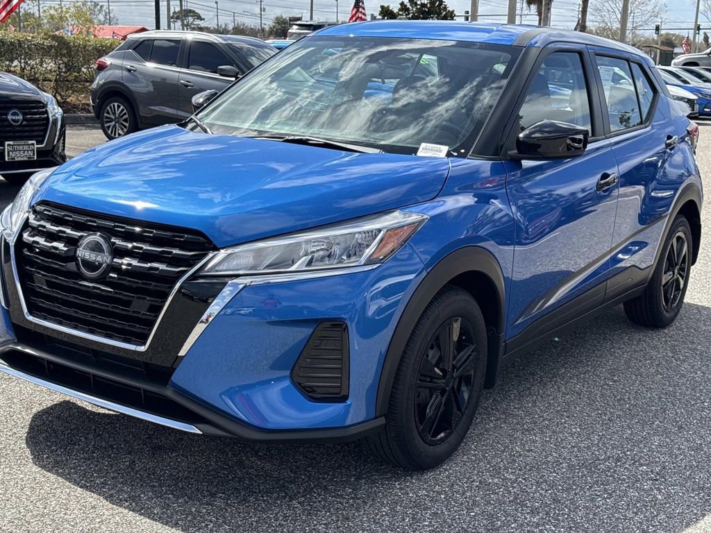 Certified 2025 Nissan Kicks Play S image 8