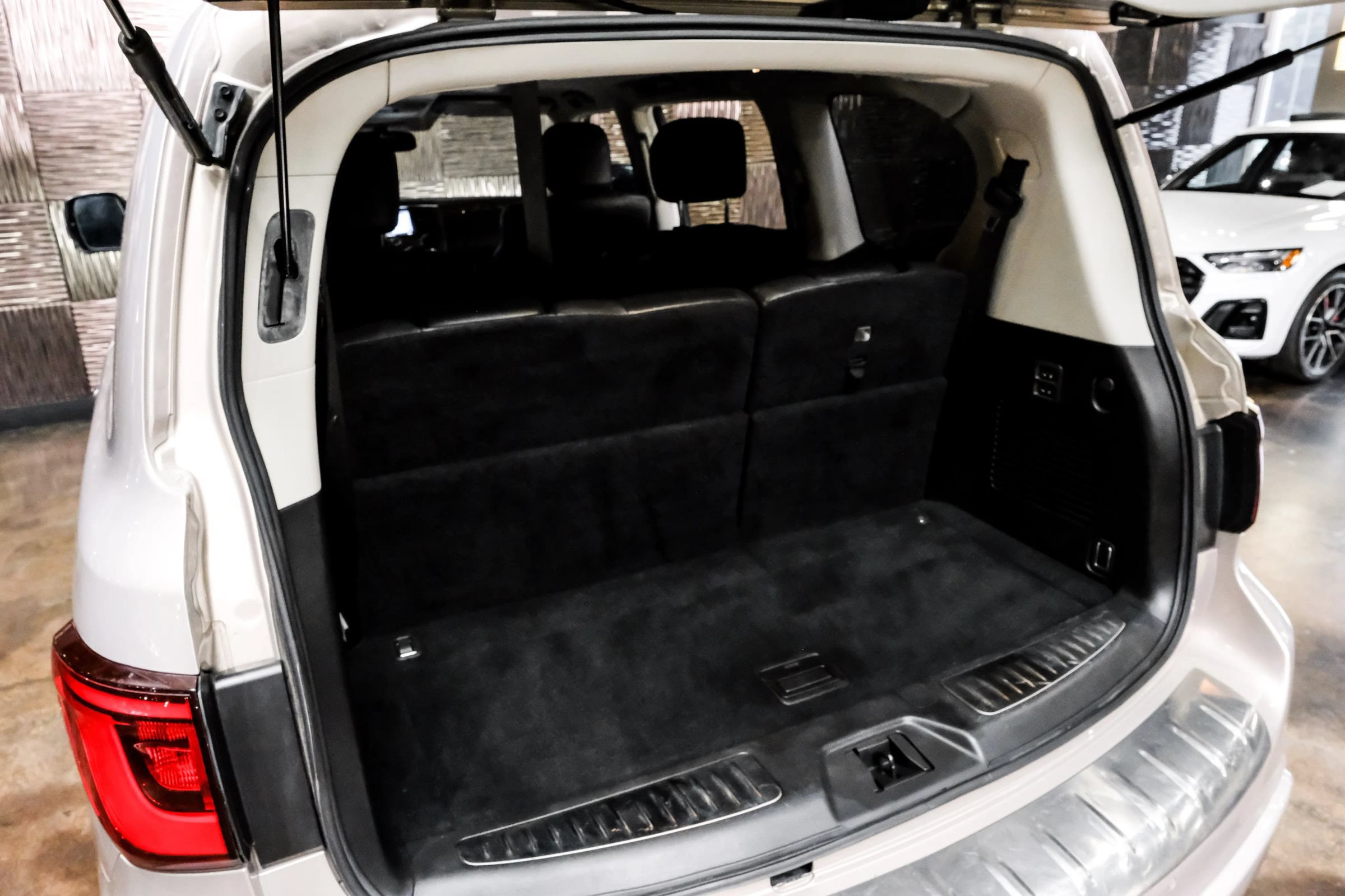Used 2019 INFINITI QX80 Luxe RWD image 52