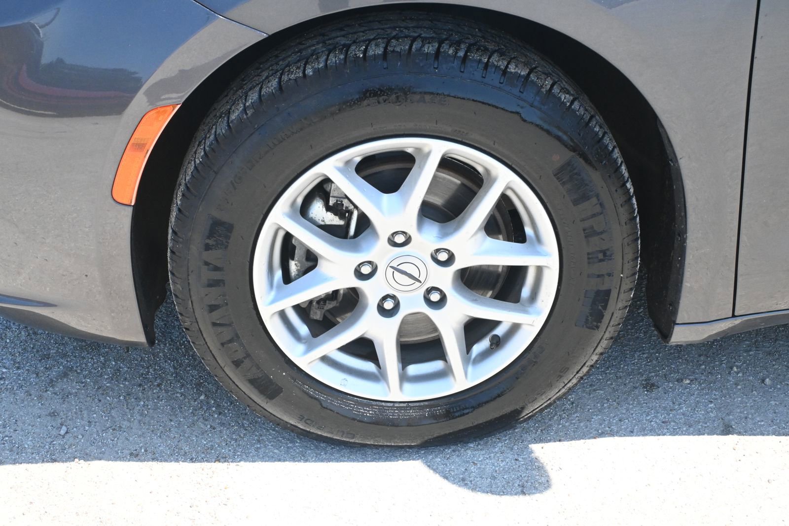 Used 2023 Chrysler Pacifica Touring-L FWD image 7