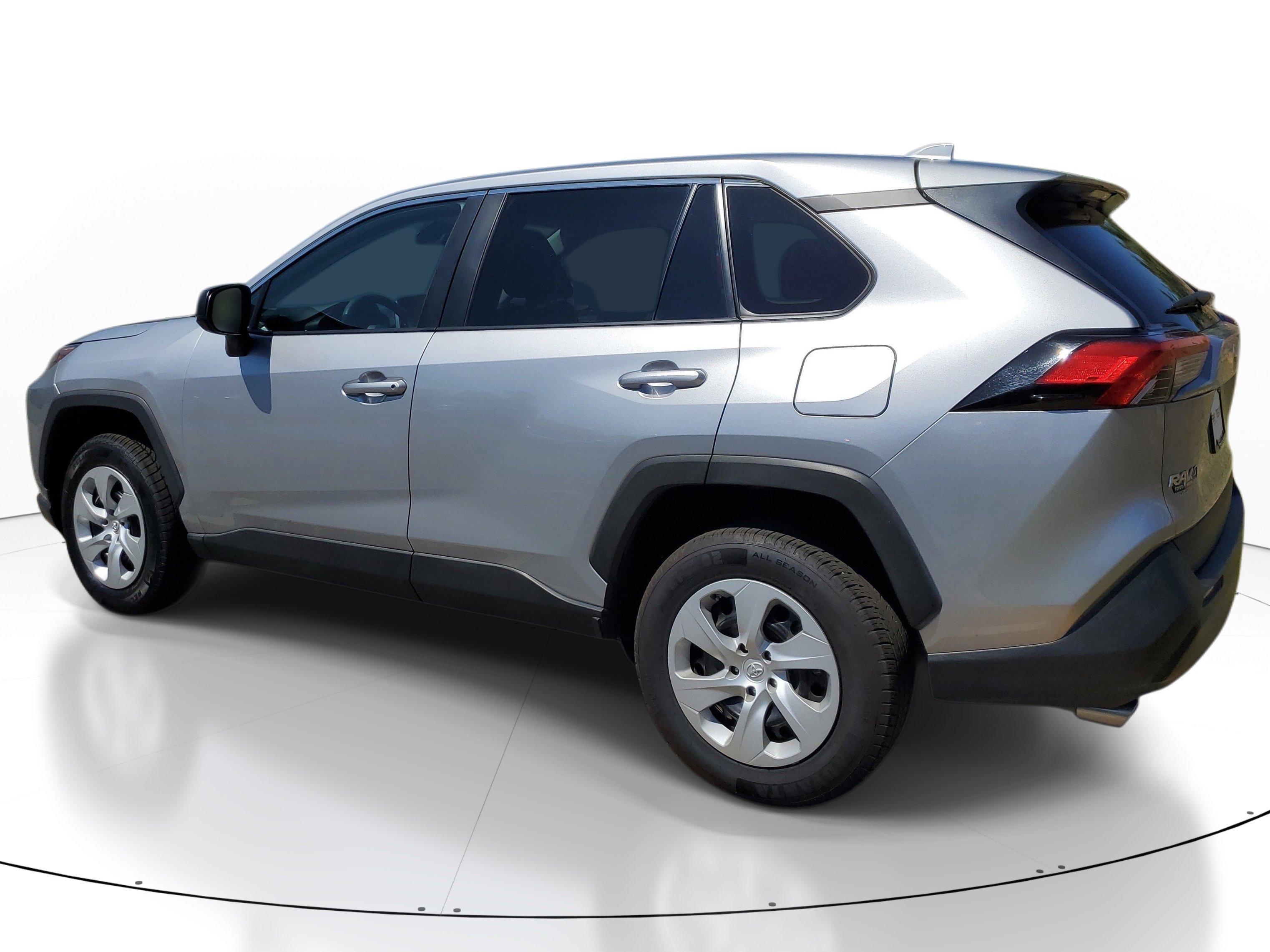 Used 2024 Toyota RAV4 LE AWD/4WD image 4