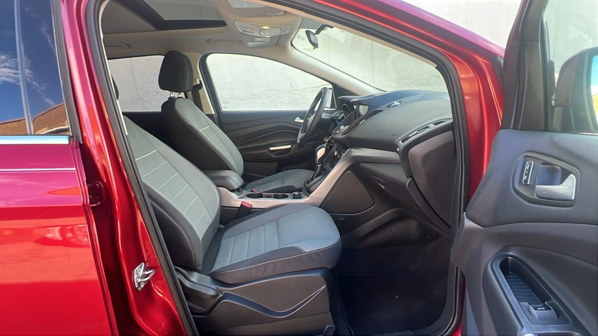 Used 2015 Ford Escape SE w/ Equipment Group 201A image 33