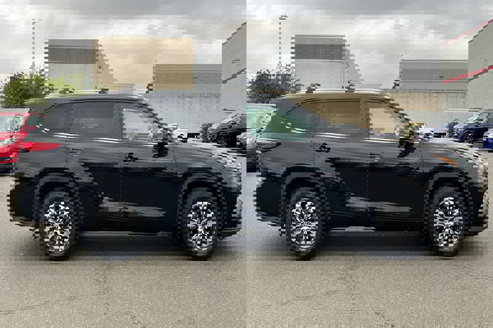 Used 2023 Toyota Highlander XLE image 6