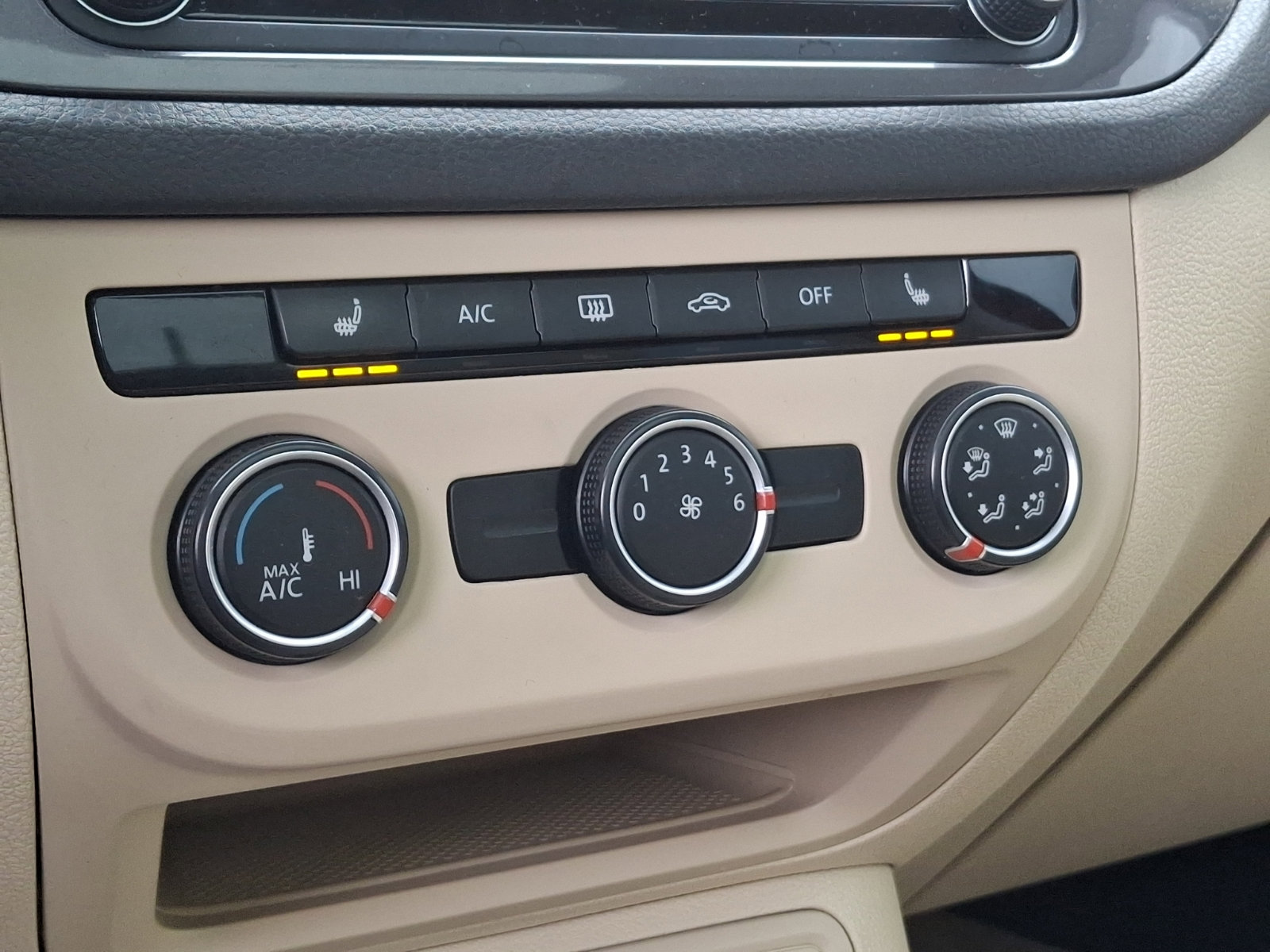 Used 2016 Volkswagen Tiguan SE image 14