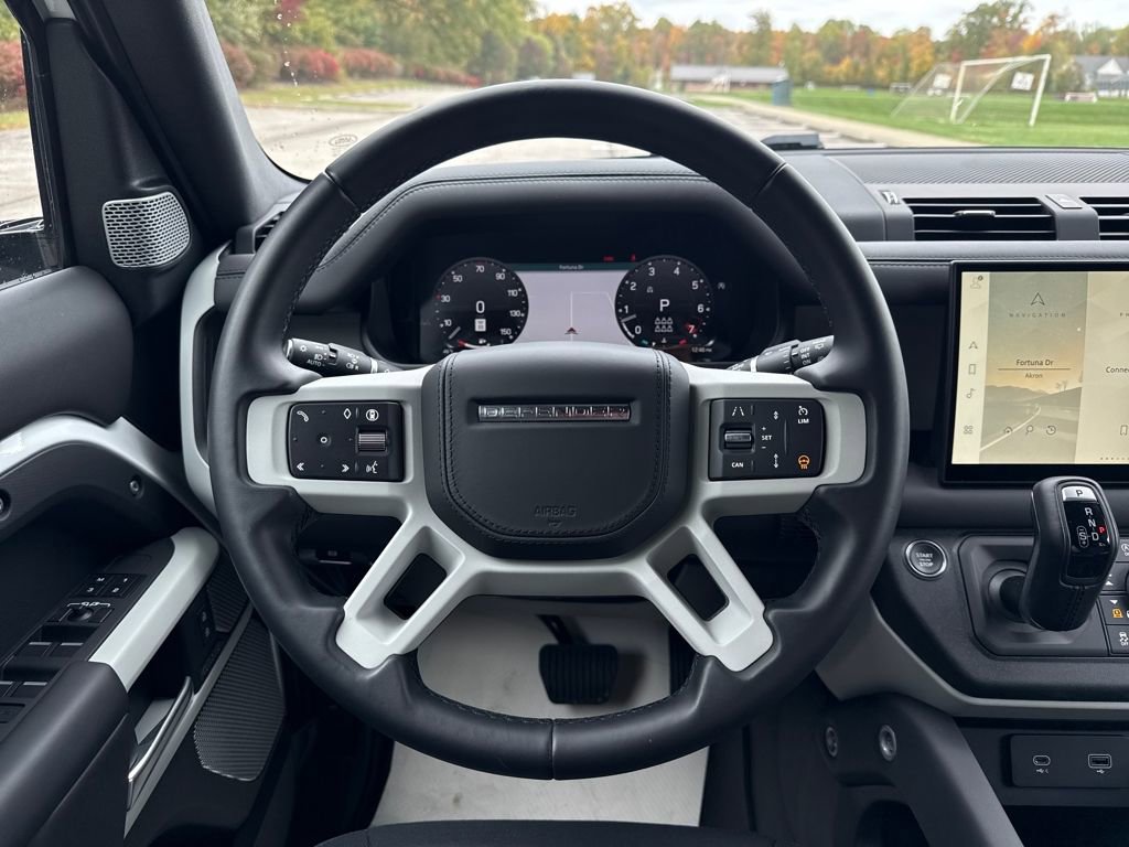 New 2024 Land Rover Defender 130 X-Dynamic SE image 18