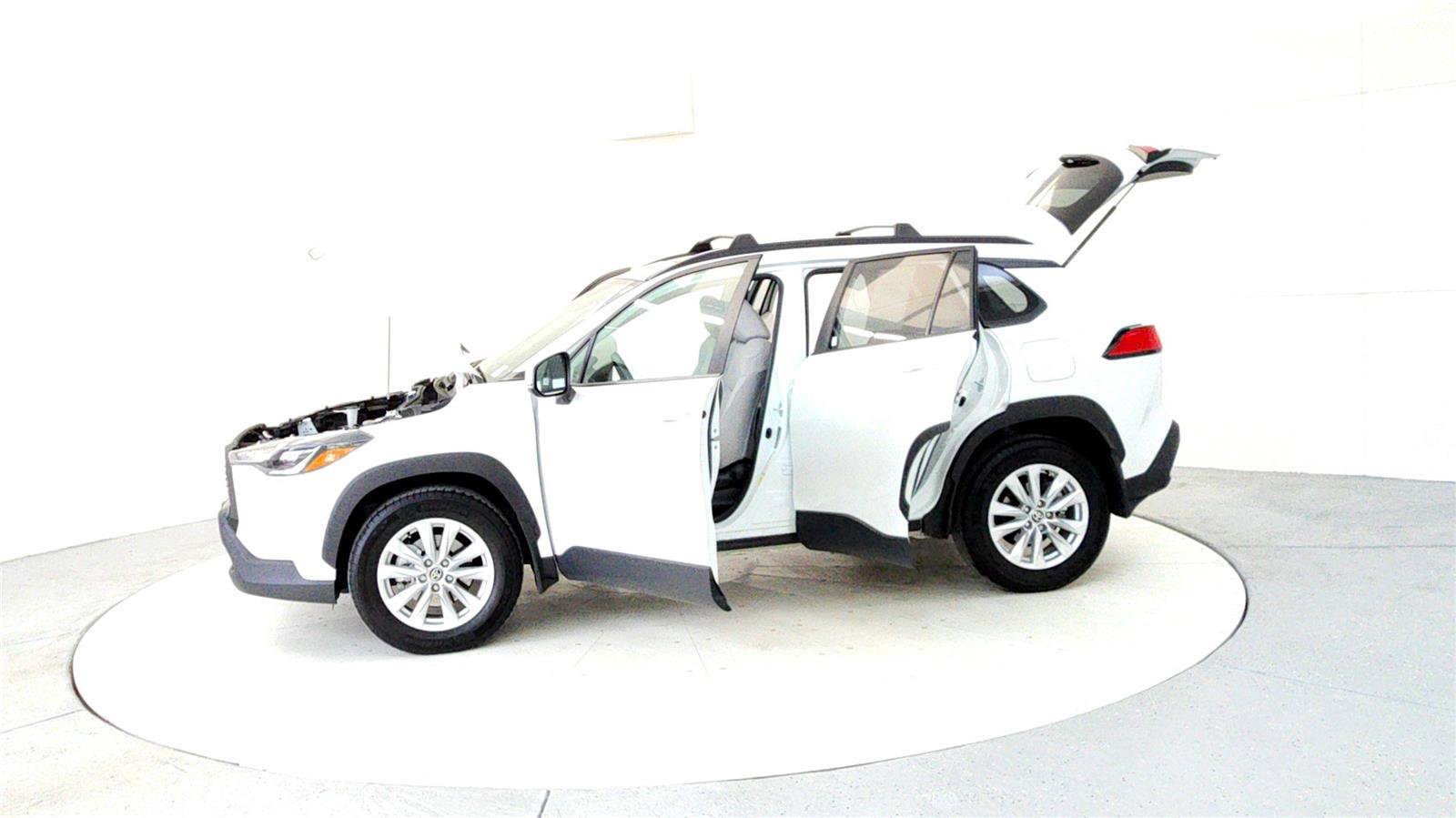 Certified 2023 Toyota Corolla Cross LE image 10