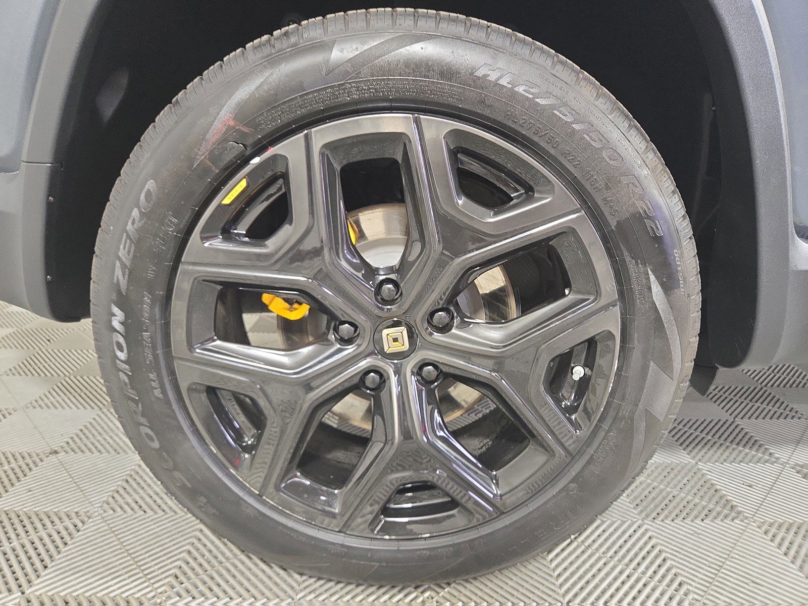 Used 2022 Rivian R1S Launch Edition image 12