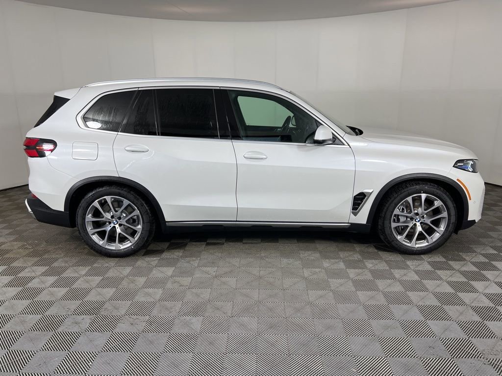 New 2026 BMW X5 xDrive50e image 2