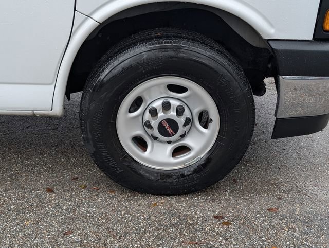 Used 2023 GMC Savana 3500 LS w/ Chrome Appearance Package image 9