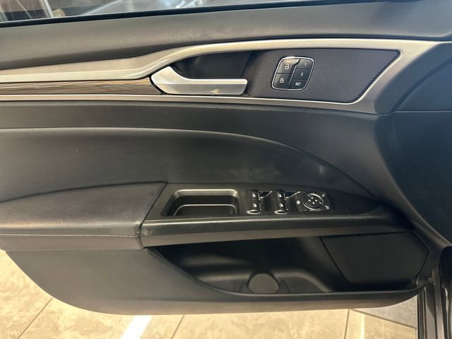 Used 2017 Ford Fusion SE w/ Fusion SE Technology Package FWD image 18