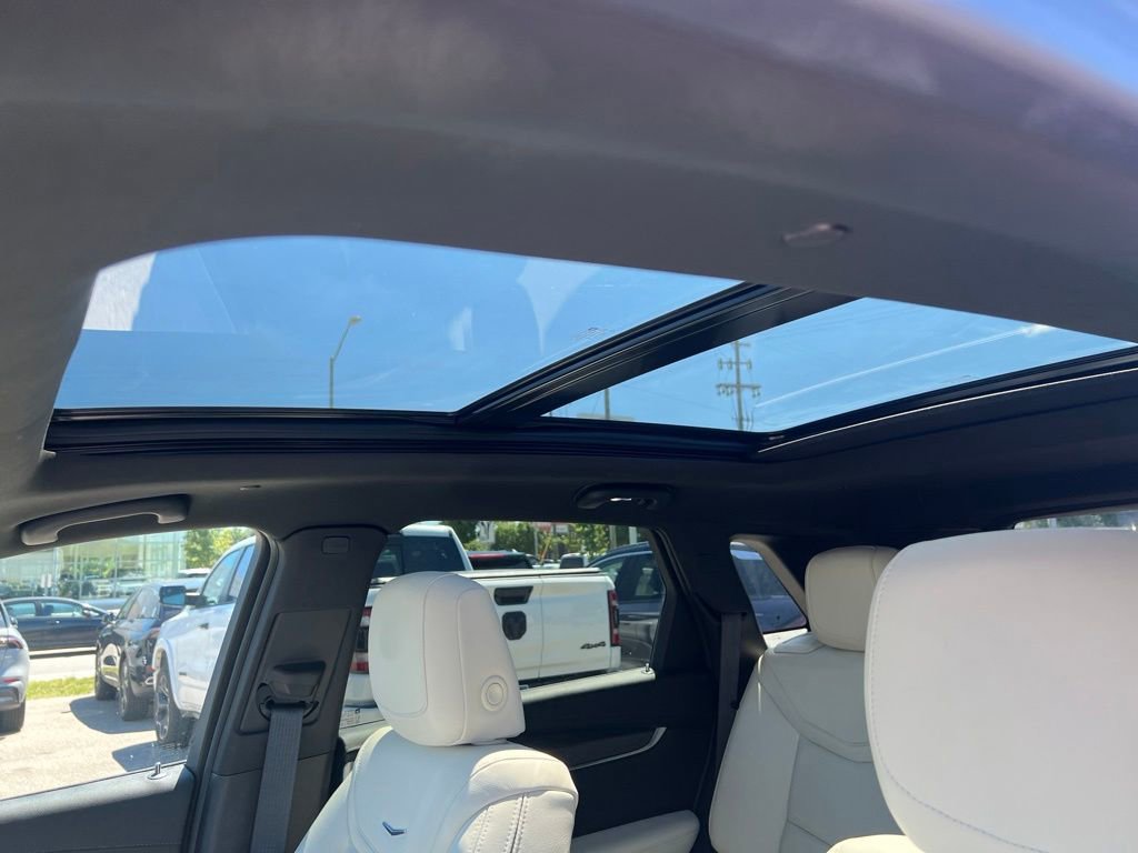 Used 2024 Cadillac XT5 Sportv w/ Technology Package AWD/4WD image 13