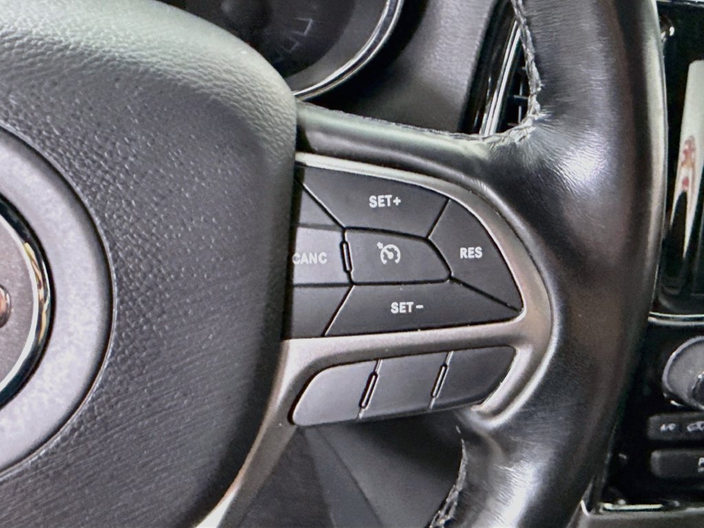 Used 2020 Jeep Grand Cherokee Altitude AWD/4WD image 23