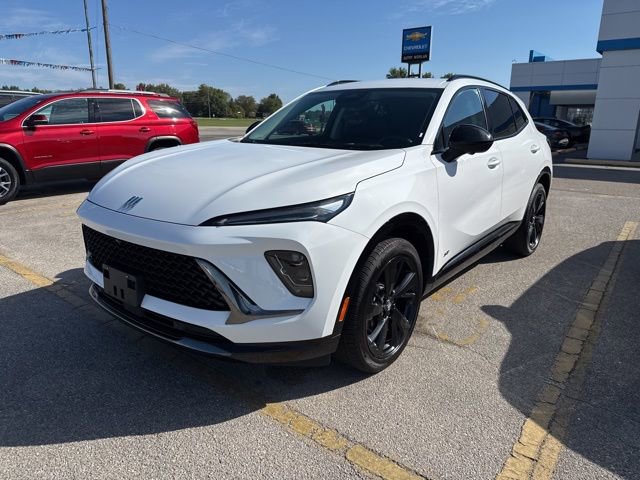 Used 2024 Buick Envision Sport Touring image 2