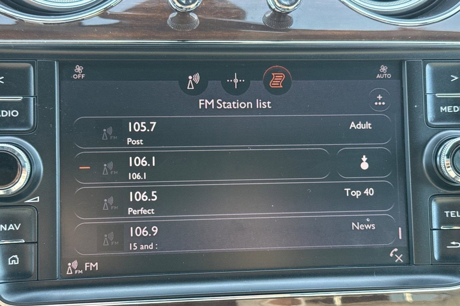 Used 2018 Bentley Bentayga image 24