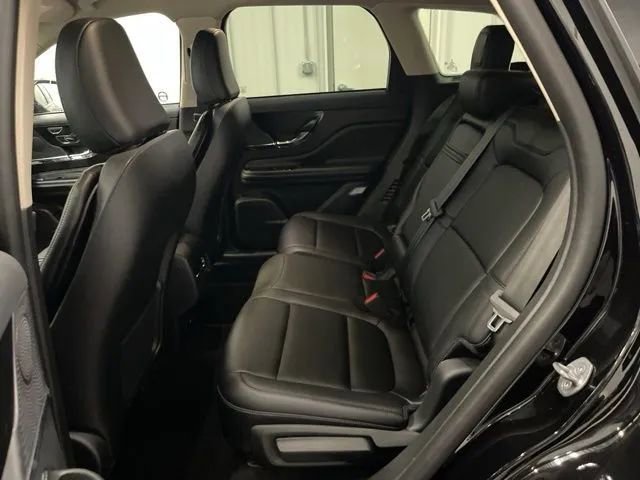 Used 2023 Lincoln Corsair AWD image 12