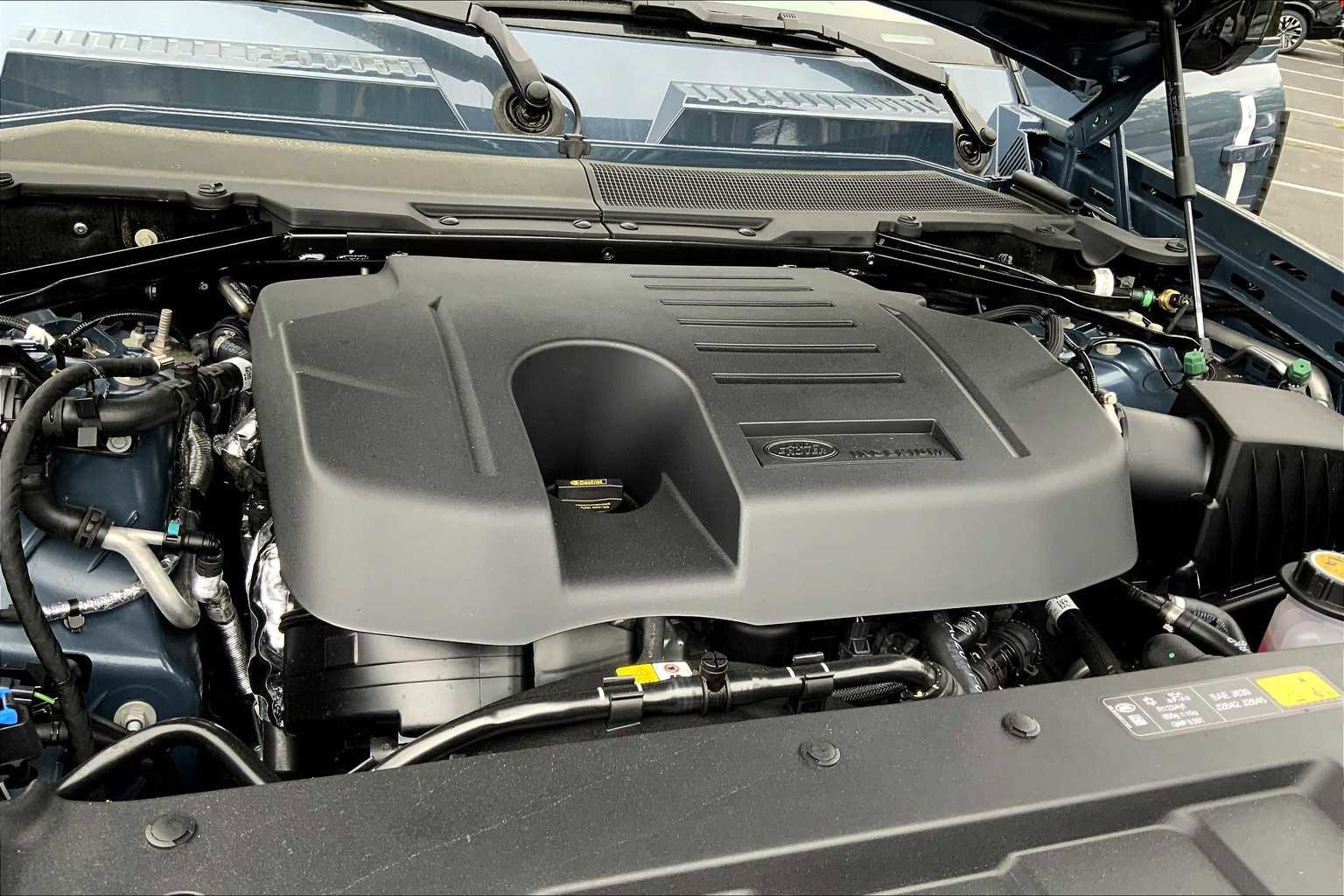 New 2025 Land Rover Defender 110 S image 15