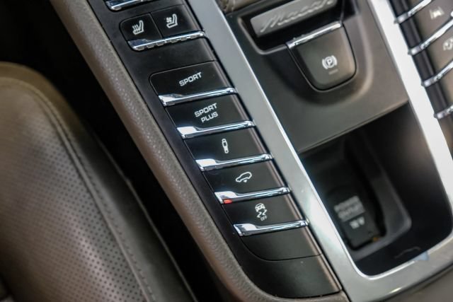 Used 2018 Porsche Macan Sport Edition AWD/4WD image 34
