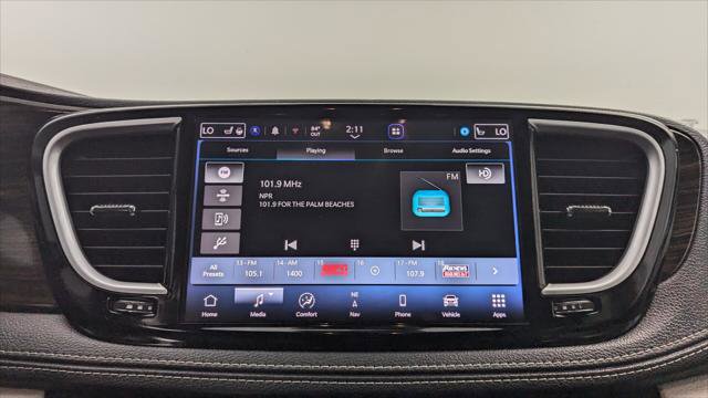 Used 2023 Chrysler Pacifica Limited FWD image 27