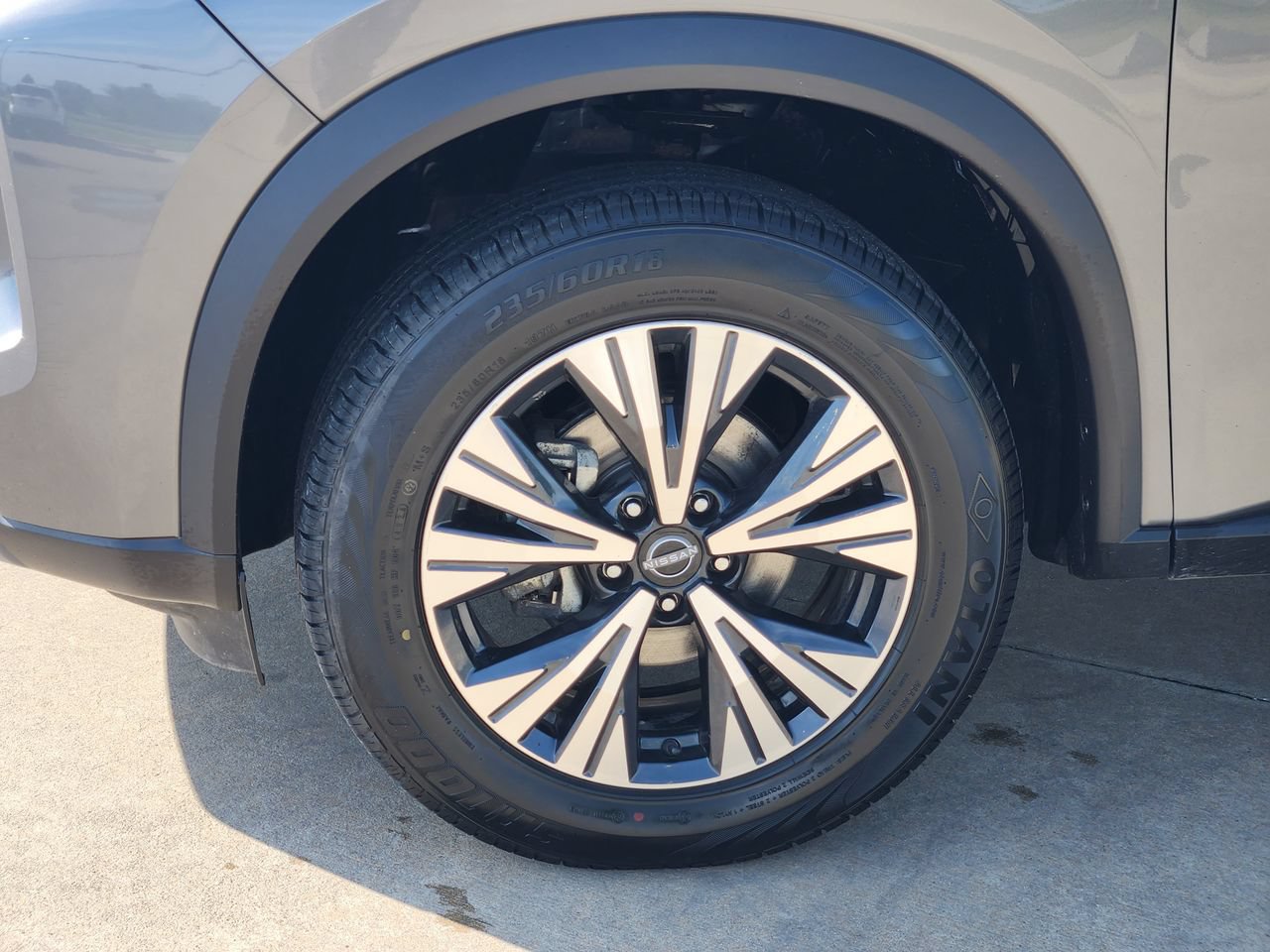 Used 2023 Nissan Rogue SV FWD image 11
