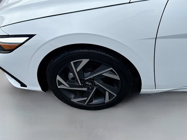 Certified 2024 Hyundai Elantra SEL w/ Convenience Package FWD image 29