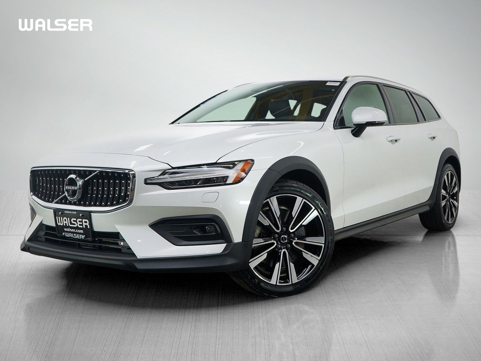 Used 2020 Volvo V60 T5 Cross Country AWD/4WD image 1