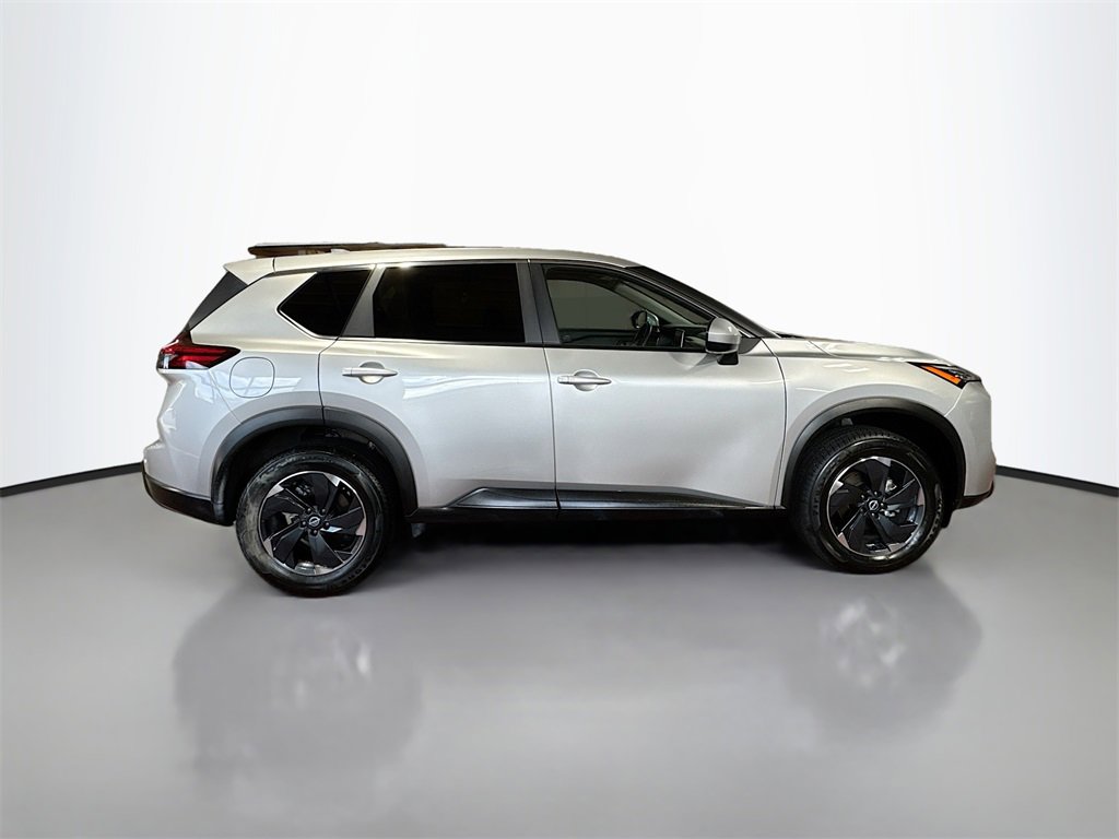 Used 2024 Nissan Rogue SV image 5