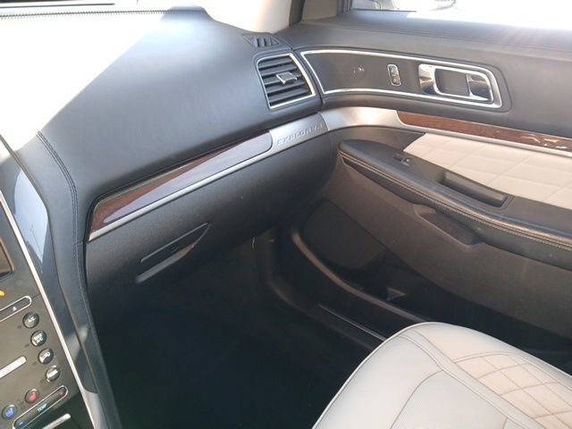Used 2016 Ford Explorer Platinum image 25