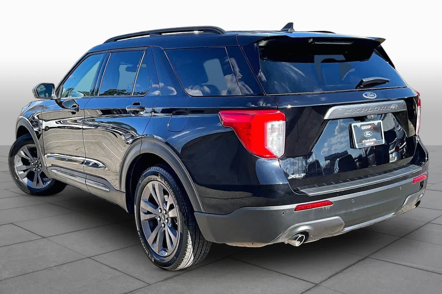 Certified 2024 Ford Explorer XLT w/ Equipment Group 202A RWD image 6