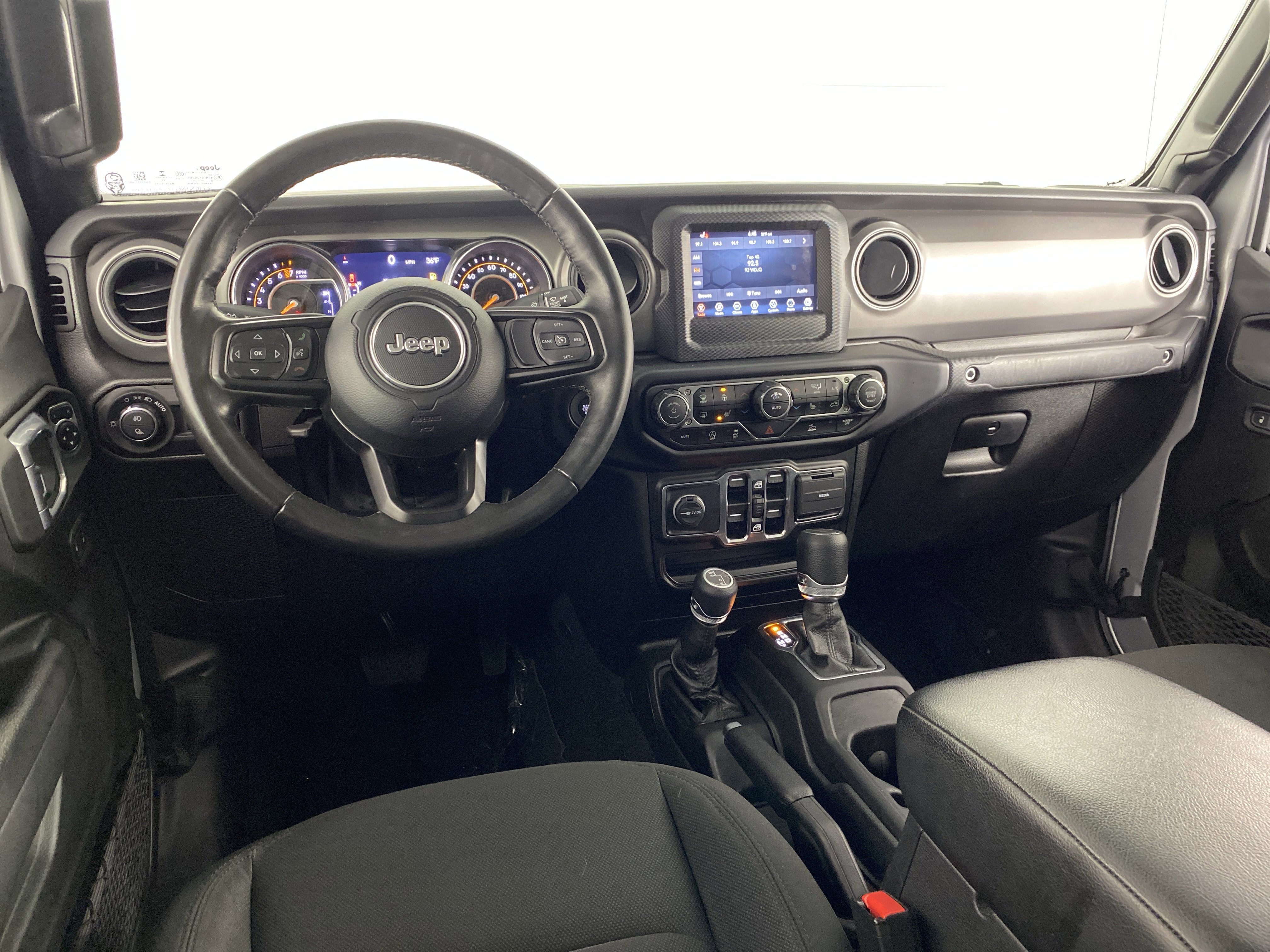 Used 2022 Jeep Gladiator Willys AWD/4WD image 37