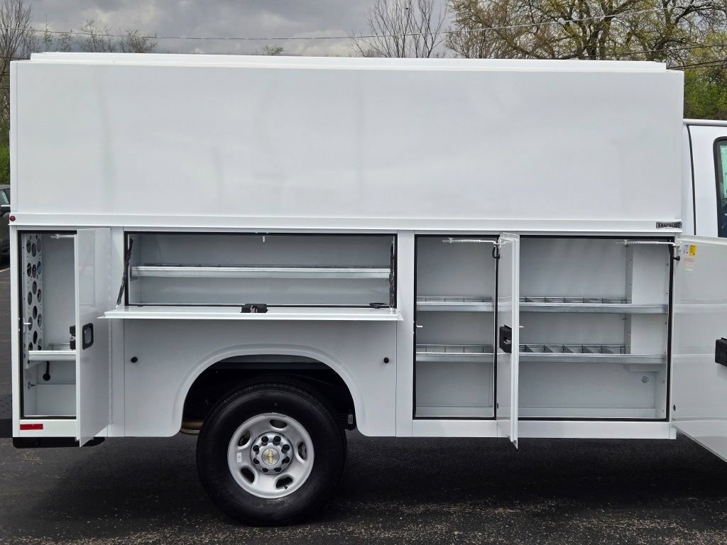 New 2026 Chevrolet Express 3500 w/ Power Convenience Package RWD image 9