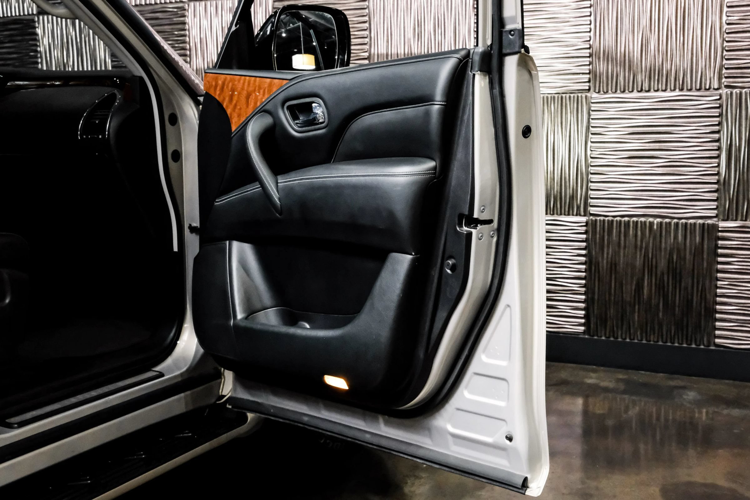 Used 2019 INFINITI QX80 Luxe RWD image 44