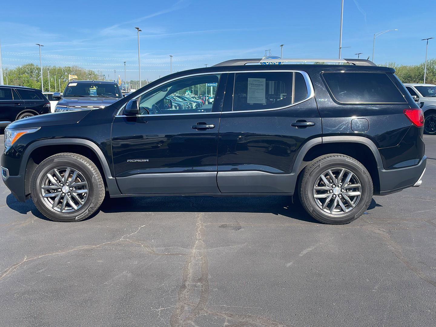 Used 2019 GMC Acadia SLT FWD image 2