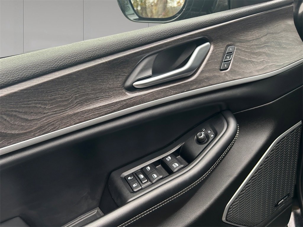 Used 2023 Jeep Grand Cherokee Limited w/ Black Appearance Package image 11