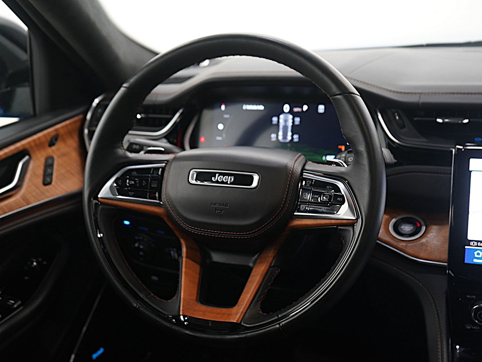 Used 2023 Jeep Grand Cherokee Summit image 14