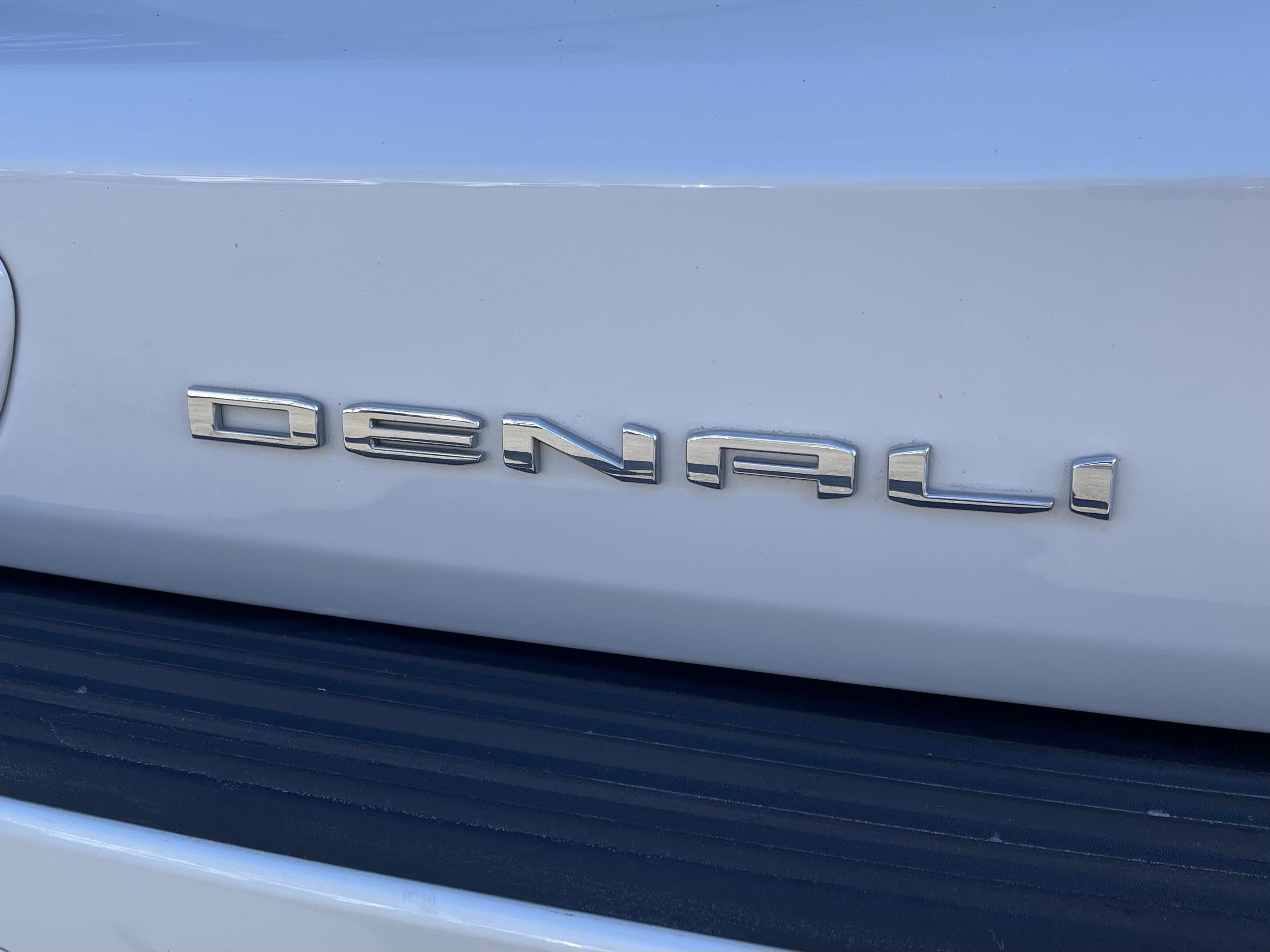 Used 2023 GMC Yukon XL Denali w/ Denali Reserve Package image 24