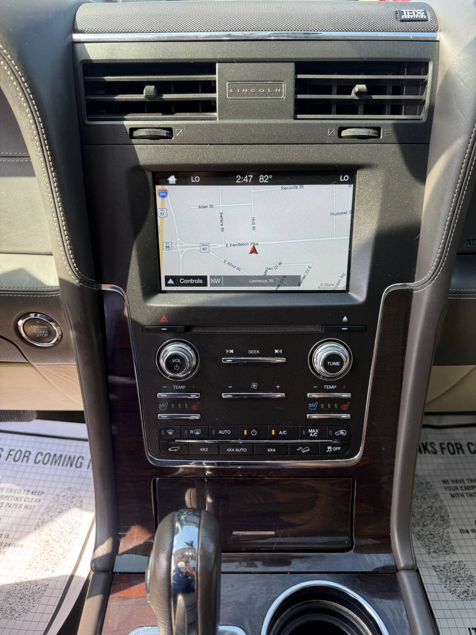 Used 2016 Lincoln Navigator Reserve AWD/4WD image 18