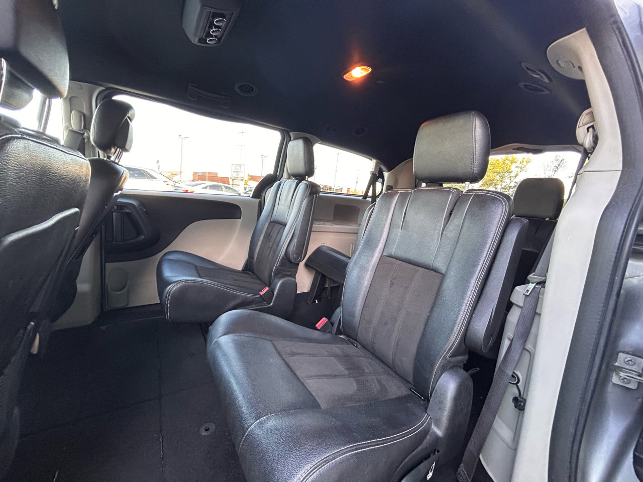 Used 2019 Dodge Grand Caravan SXT image 13