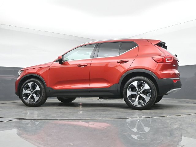 Used 2023 Volvo XC40 B4 Plus w/ Driver Assist Package FWD image 39