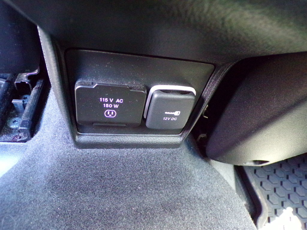 Used 2022 Jeep Compass Latitude w/ Sun and Sound Group AWD/4WD image 16