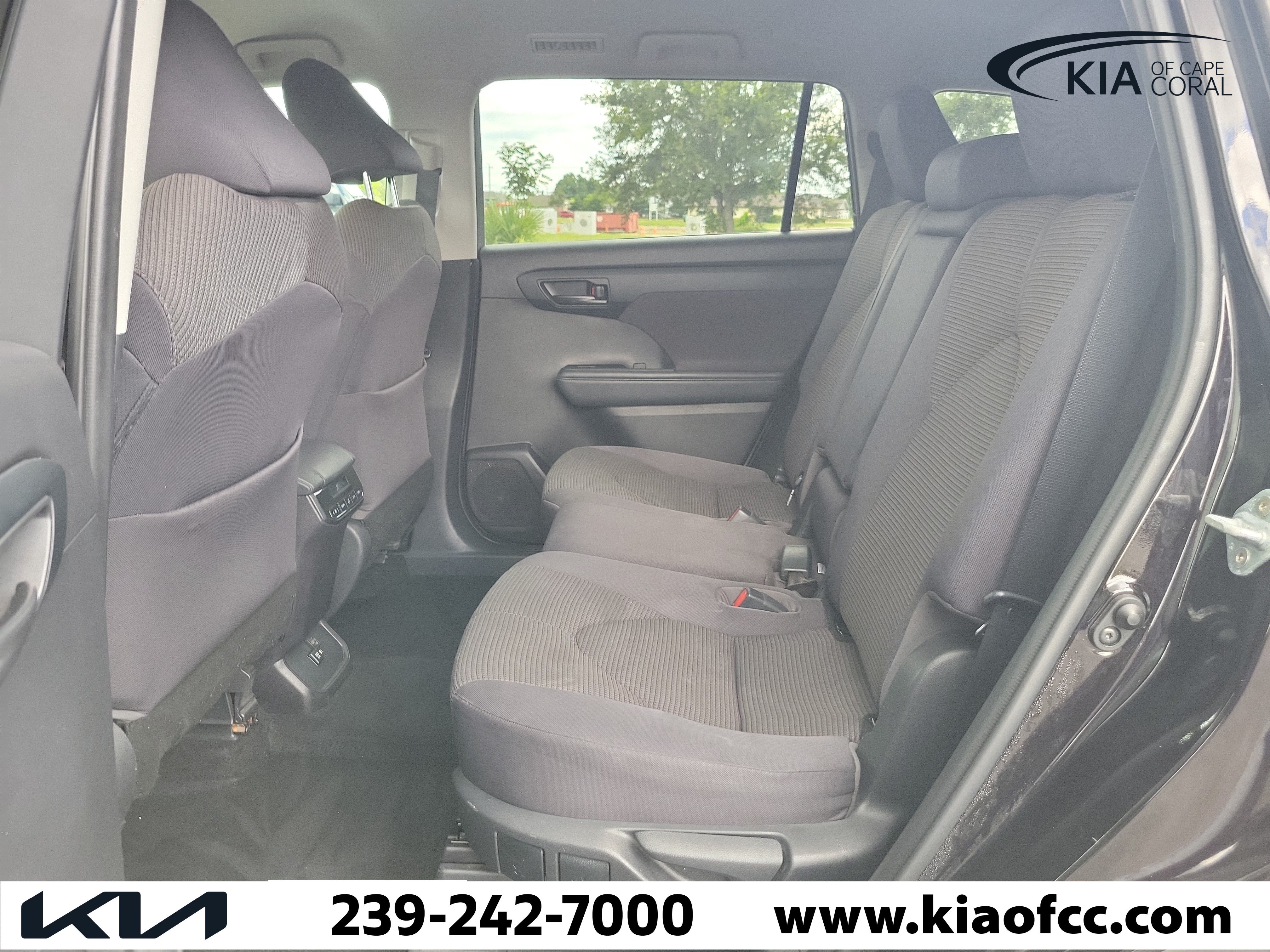 Used 2021 Toyota Highlander LE FWD image 13