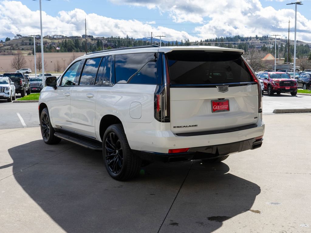 Used 2023 Cadillac Escalade ESV Sport w/ LPO, ONYX Package image 5