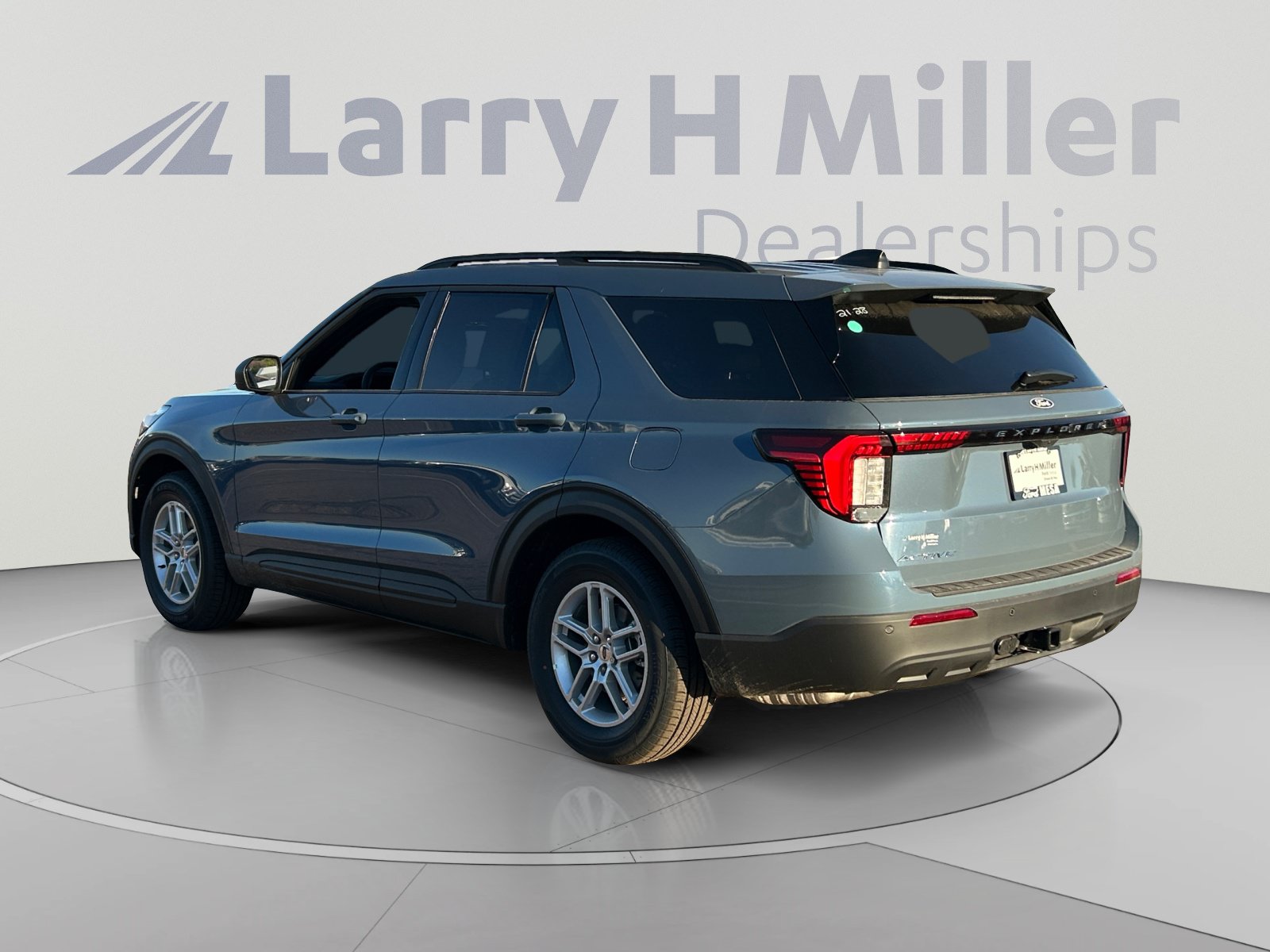 New 2027 Ford Explorer Active RWD image 3